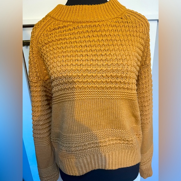 Knit crop sweater Size M Universal Thread - Picture 6 of 6